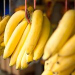 Le banane resisterà più a lungo e rimarranno fresche questa primavera senza diventare marroni se le conservate in questo modo.