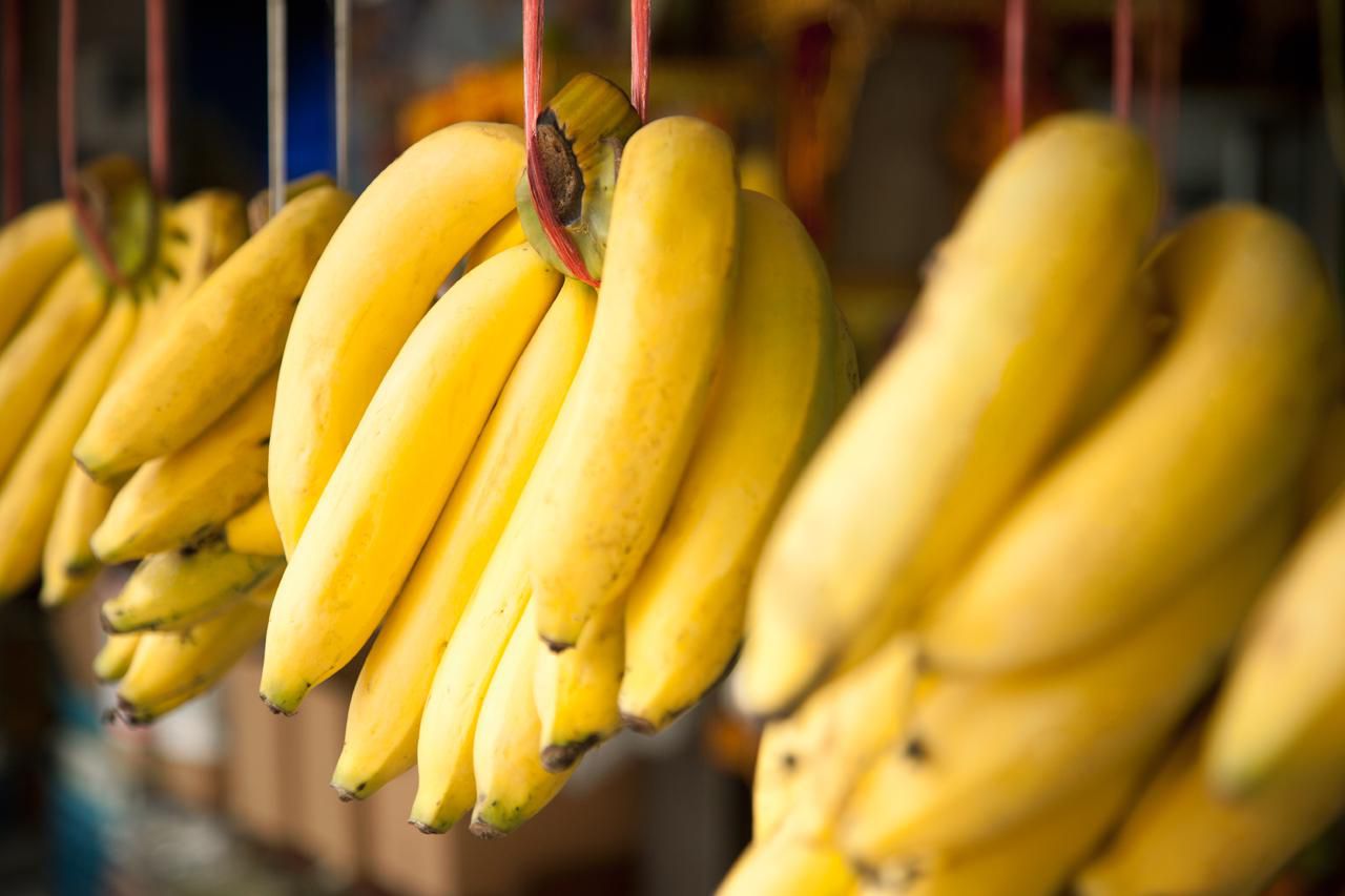 Le banane resisterà più a lungo e rimarranno fresche questa primavera senza diventare marroni se le conservate in questo modo.