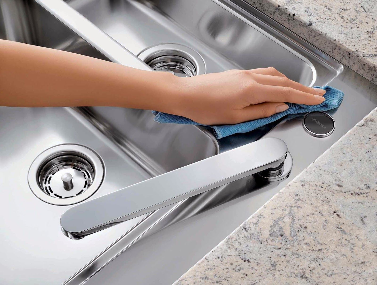 Come far brillare il lavandino della cucina come nove in meno di 10 minuti