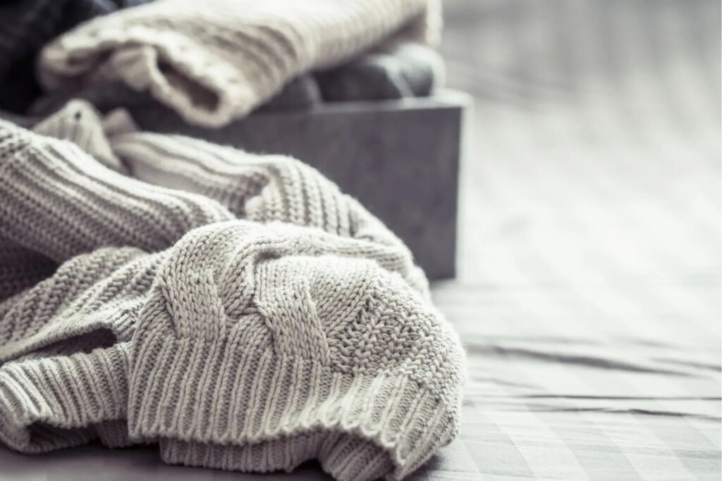 Come lavare i maglioni di lana senza infeltrirli: il trucco che funziona