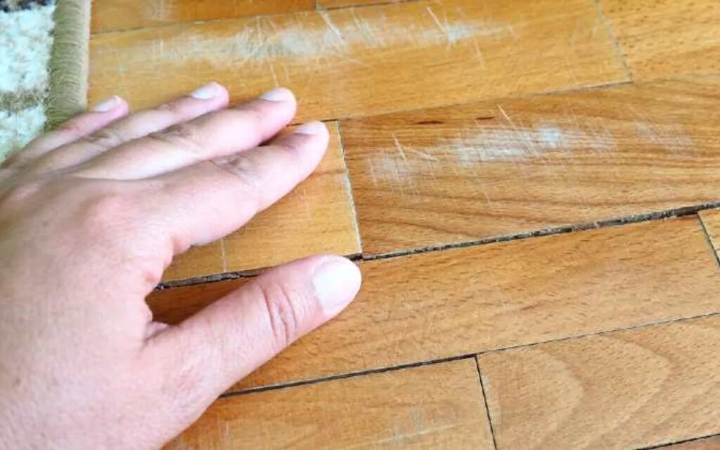 Come rimuovere i graffi dai mobili in legno: ecco il metodo finale
