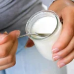 Bere kefir dopo cena: pazzesco, ecco cosa succede