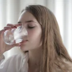 Come bere acqua per non ingrassare: il trucco della nonna