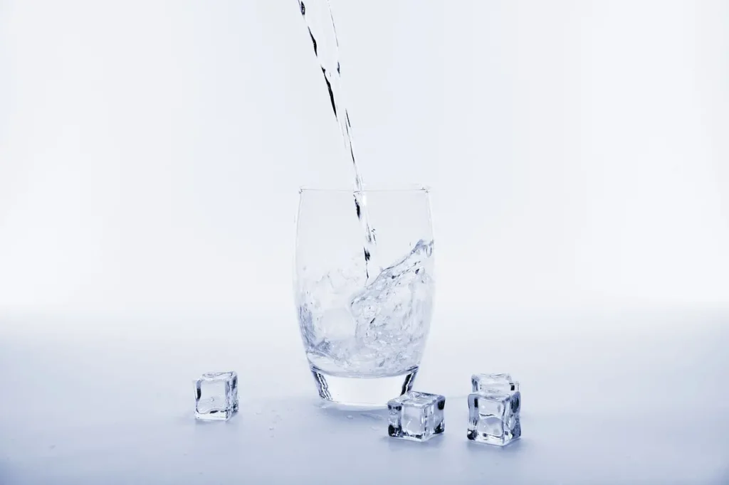 Come bere acqua per non ingrassare: il trucco della nonna