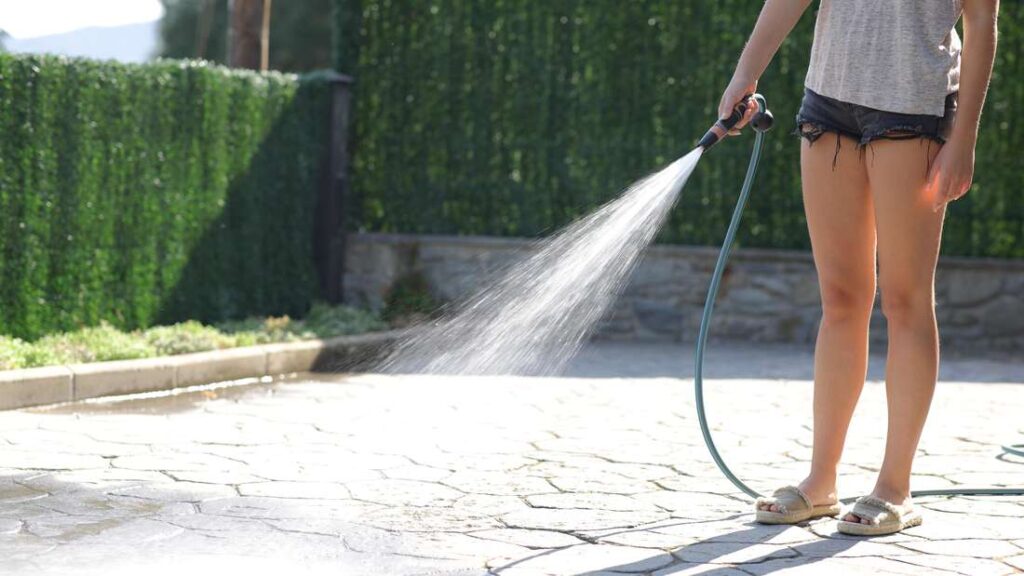 Pulisci correttamente la terrazza – 3 rimedi domestici sono vere armi miracolose