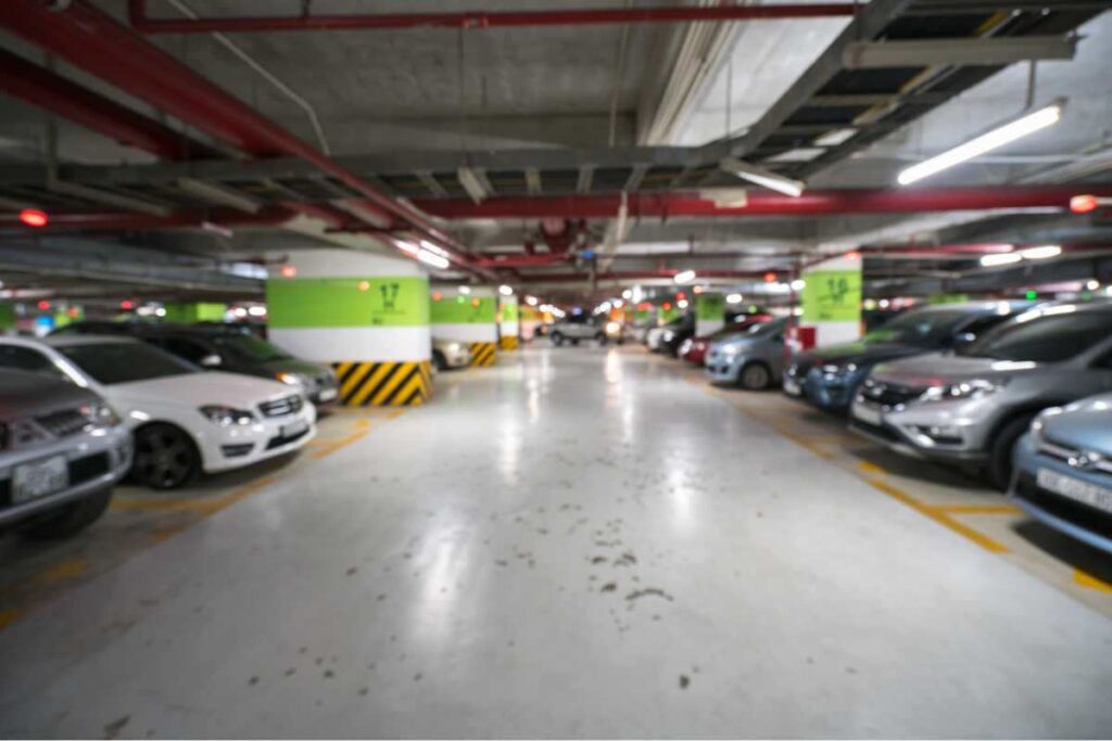 Parcheggio auto che fa paura