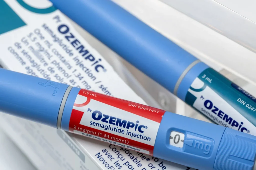 Ozempic per dimagrire: cos’è, chi lo usa tra i vip, effetti collaterali e rischi