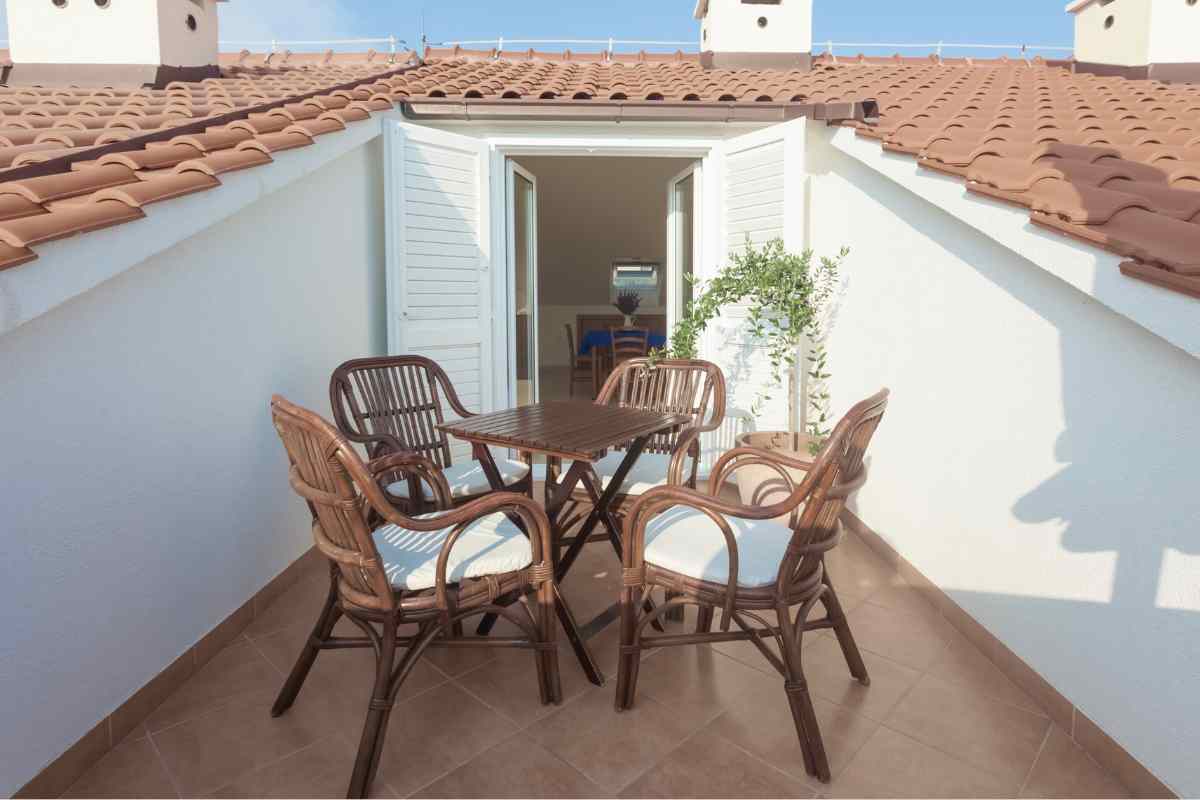Mobilierul exterior care se îndoaie, atârnă și … dispare, pentru a vă bucura mai bine de spațiile dvs.