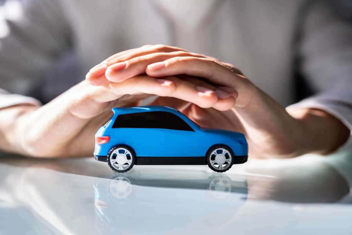 Assicurazione auto, cosa fare quando l’intestatario muore: gli obblighi degli eredi