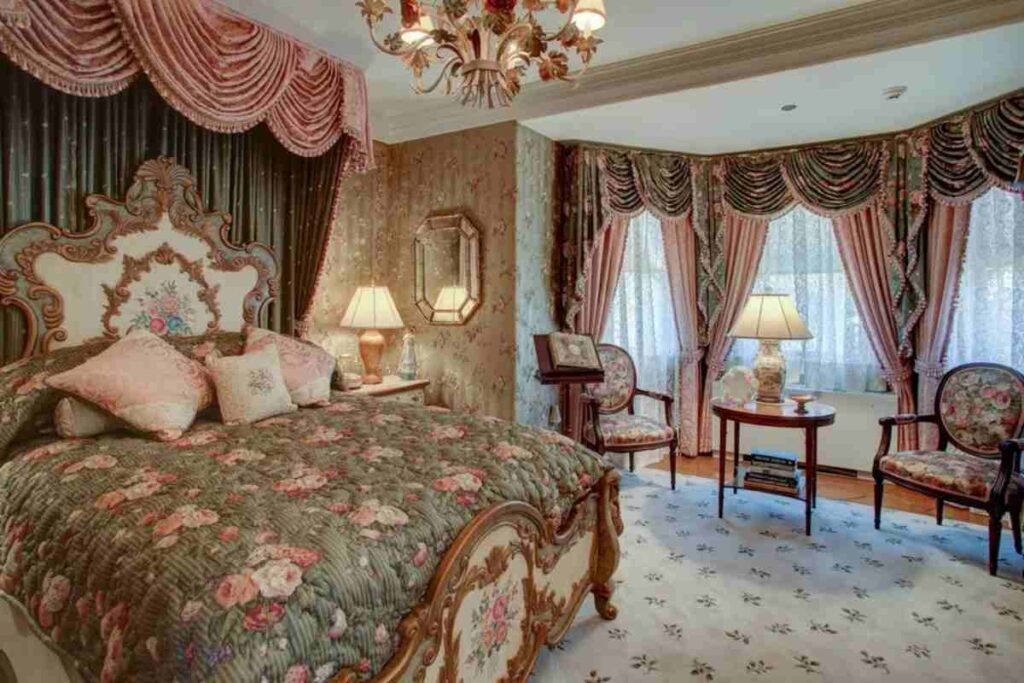 Cum să furnizați dormitorul în stil victorian