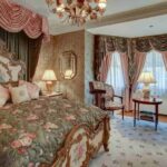 Cum să furnizați dormitorul în stil victorian