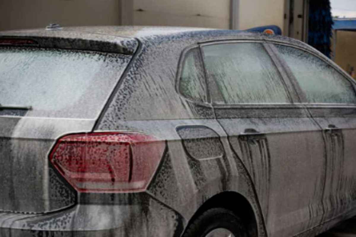 Auto sporca multa