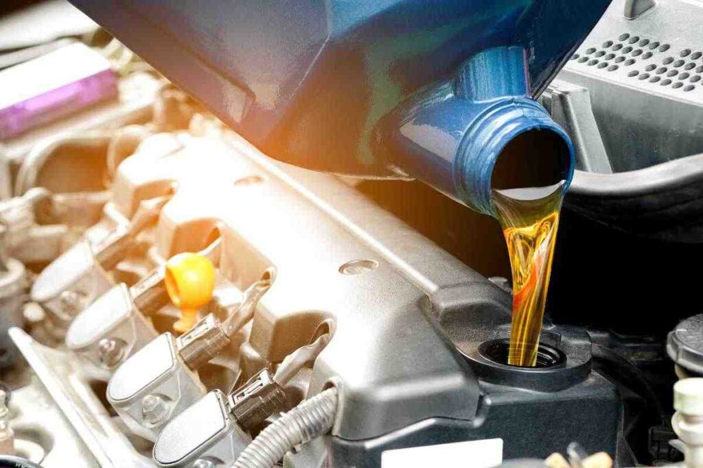 Perché la temperatura del motore è fondamentale durante il cambio dell’olio