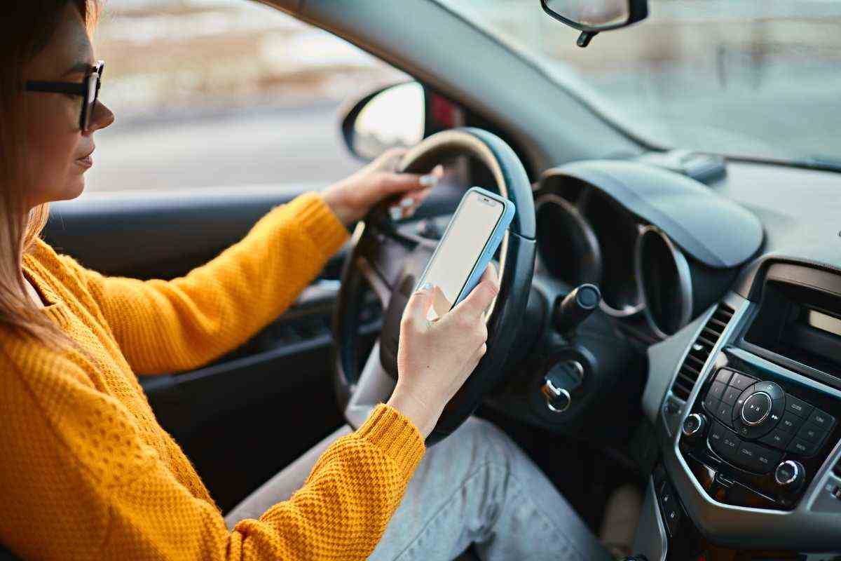 Multa per guida con cellulare: ecco quando puoi contestarla (e vincere)
