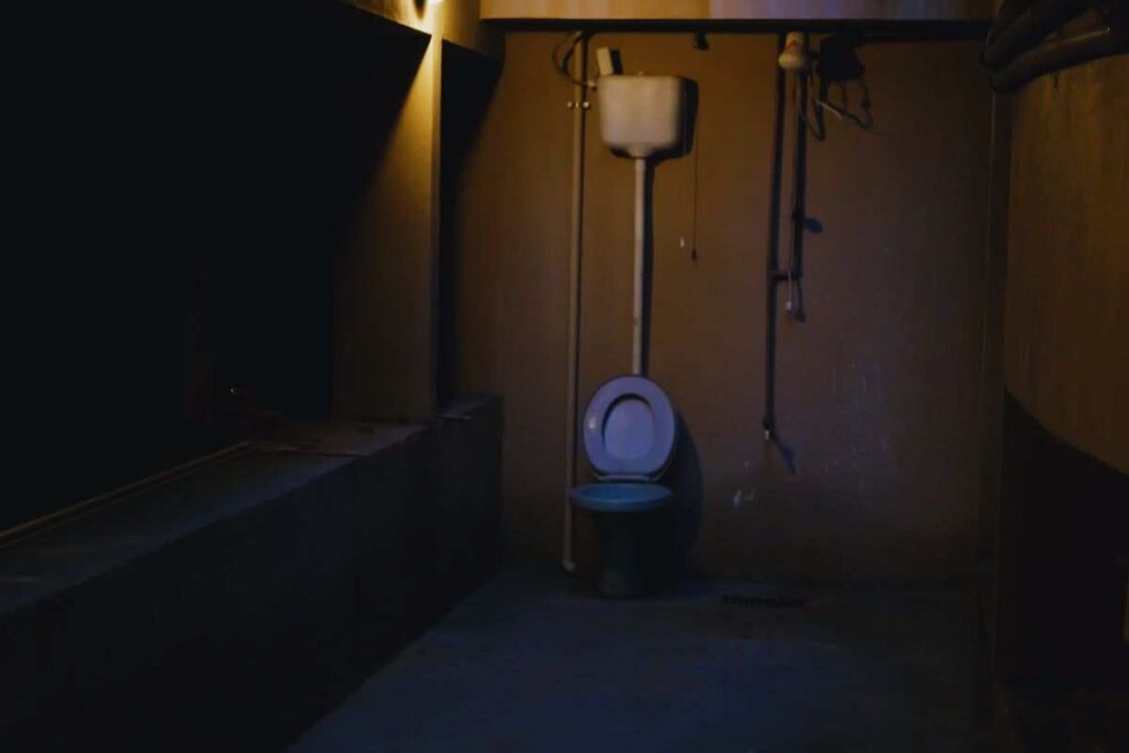 Baie mică și nu foarte luminoasă, așa că cumpărați imediat amplitudine și fără a descompune nimic: soluția decorativă pe care o iau totul pentru dvs.