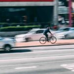 Sicurezza in strada: quanto spazio lasciare quando si sorpassa un ciclista