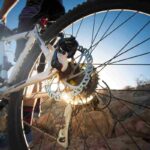 Questo mini aggeggio trasforma la bici in una e-bike in pochi secondi: rivoluzionario