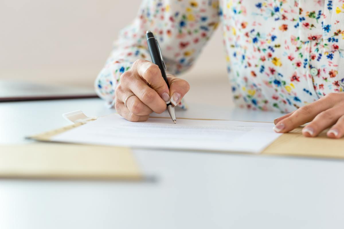 Documento di firma della donna