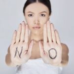 Pentru că ne străduim să spunem „nu” altora: experții o explică