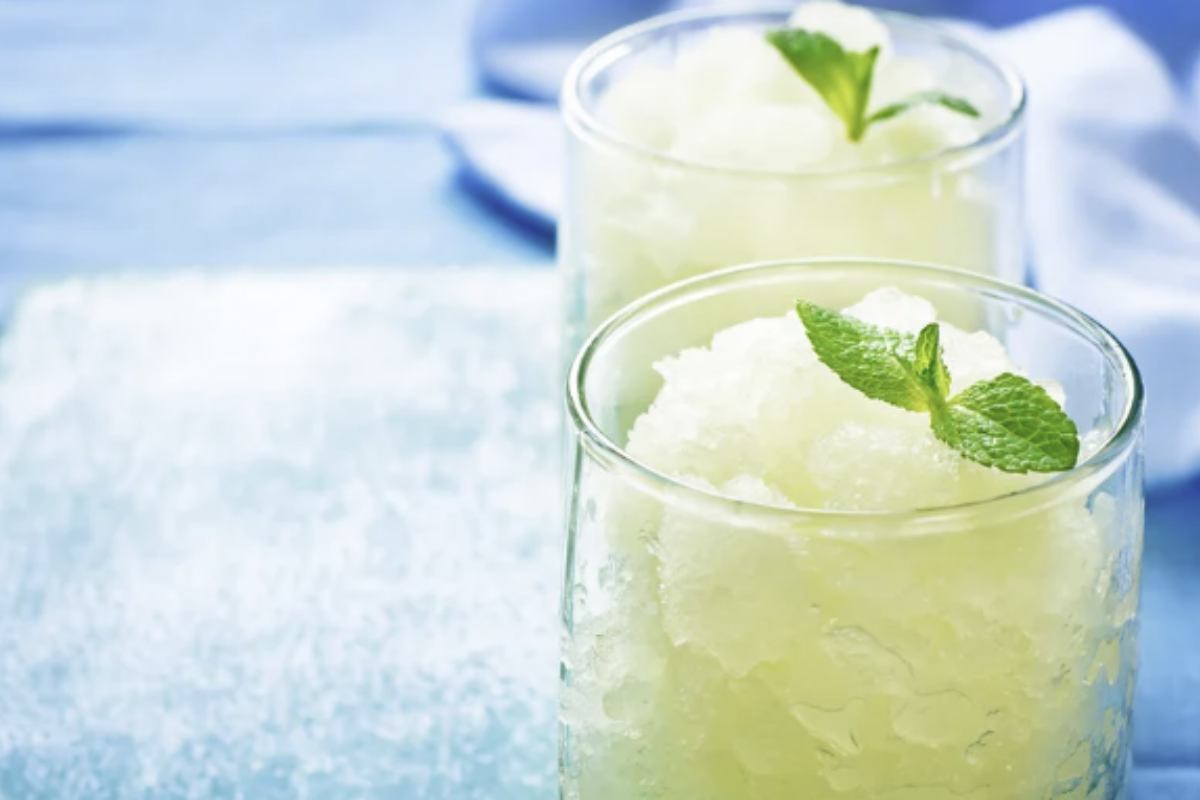 Per coloro che non hanno un gelato, limone granita senza un gelato è la soluzione ideale, facile e a basso costo.