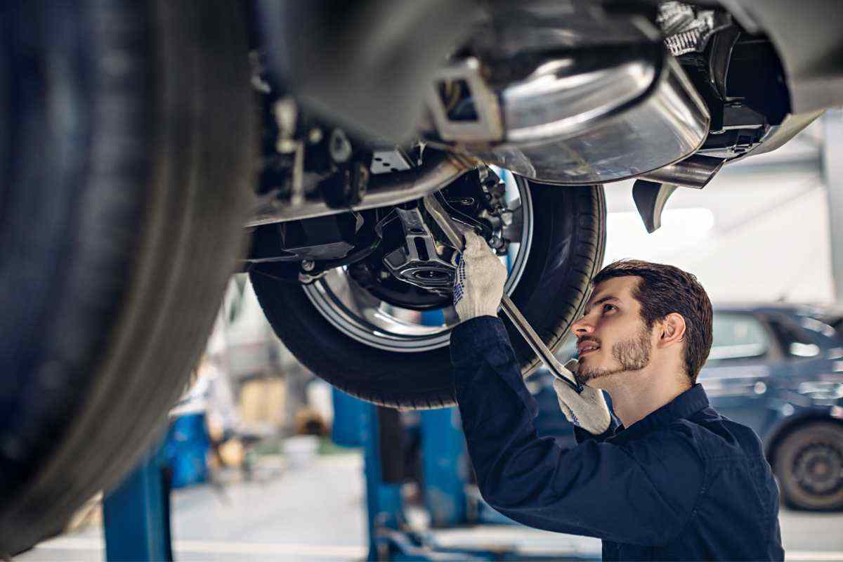 Riparare auto costa troppo, ma nessuno sa perché: svelato il vero motivo