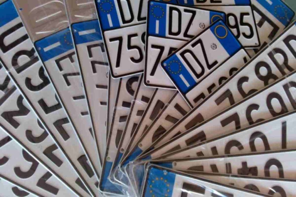 Si può modificare la targa in Italia? La decisione del giudice cambia tutto