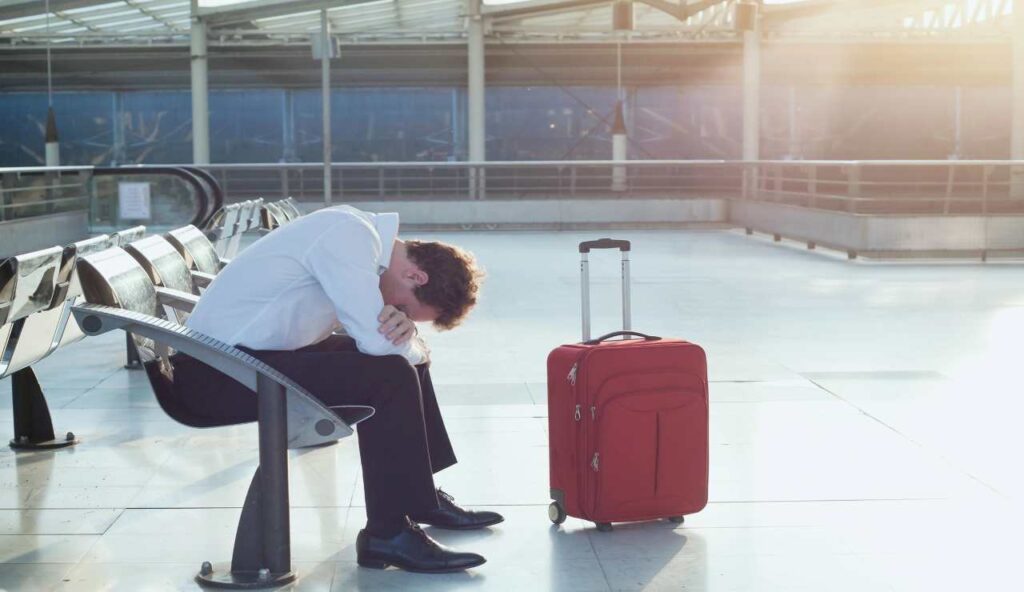Turisti preoccupati: arrivano all’aeroporto e trovano voli cancellati