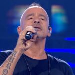La casa di lussuosa e piena di cimeli di Eros Ramazzotti a Milano è una piccola gemma