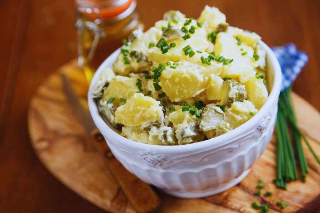 Chiamare l’insalata di patate da sola è riduttivo: ricette che esploderanno i tuoi gusti