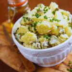 Chiamare l’insalata di patate da sola è riduttivo: ricette che esploderanno i tuoi gusti