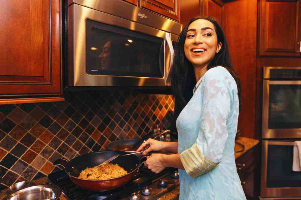 Rice, il mio amico orientale mi ha rivelato questo trucco e non smetterò più di usarlo: cosa devi aggiungere dopo aver cucinato