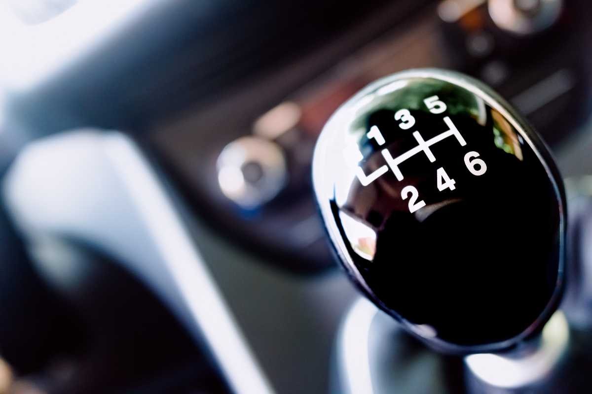 Come cambiare marcia senza distruggere l’auto: è semplicissimo