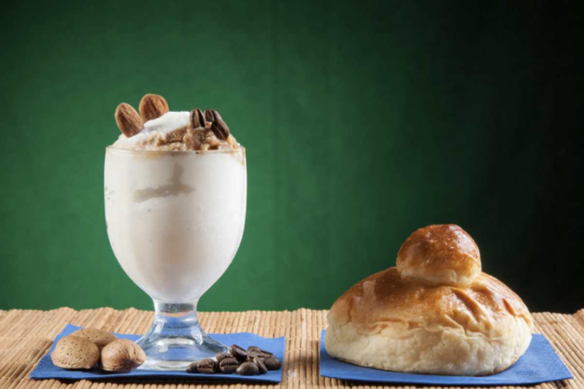 Tra gli esperti più amati in Sicilia, in particolare nella città di Messina, la cremosa caffè Granita si distingue.