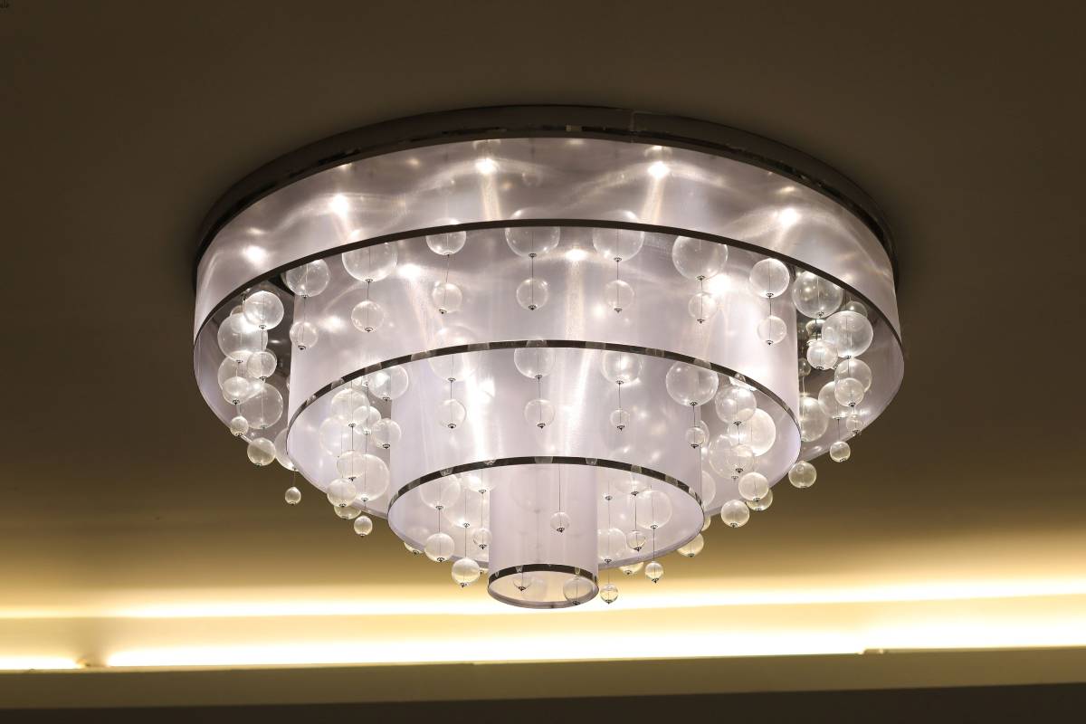 Candelabrele clasice și luminile de tavan nu mai sunt la modă: această soluție este elegantă și tuturor le place
