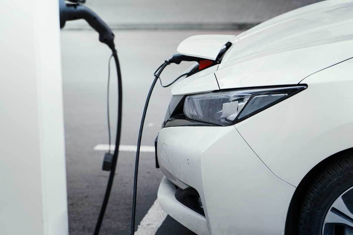 Non fare questa cosa con la tua Tesla: potrebbe non ripartire più