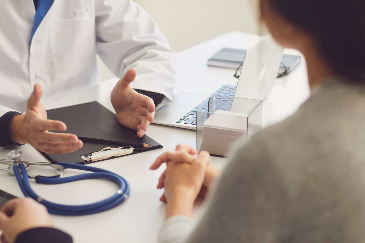 Un medico generale non può richiedere denaro per questo certificato