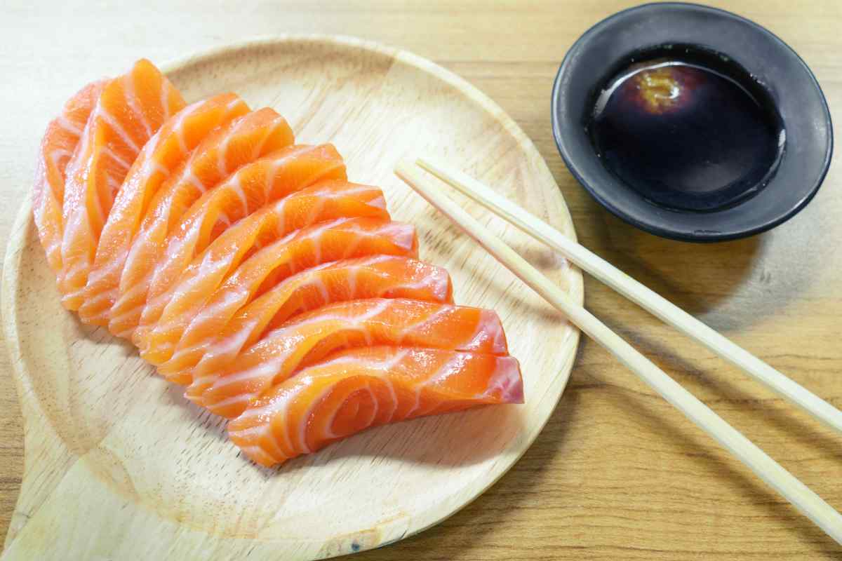 Il salmone crudo fa male