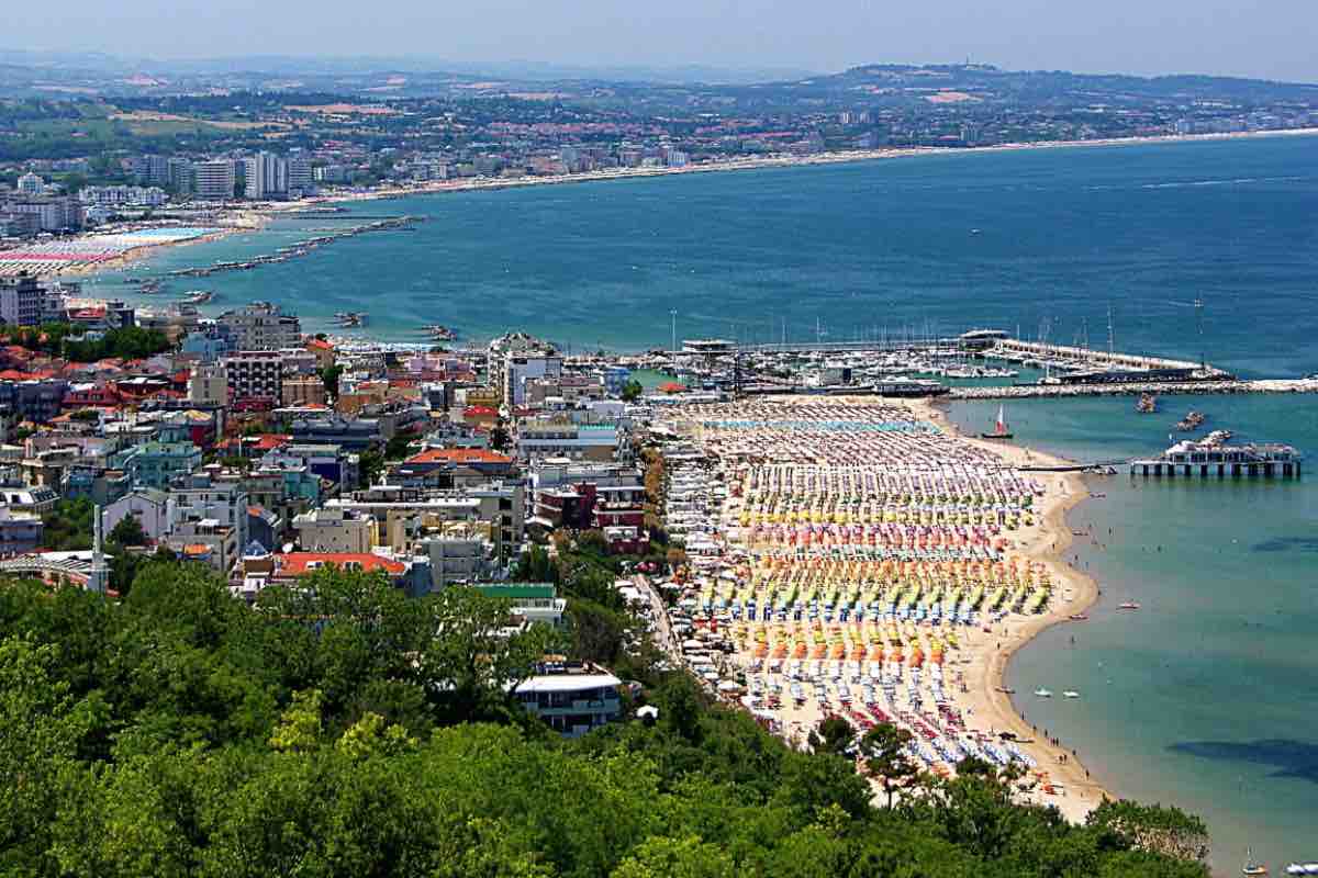 È la ‘Capri dell’Adriatico’ e si trova nelle Marche: raggiungi questo borgo per una visita immancabile