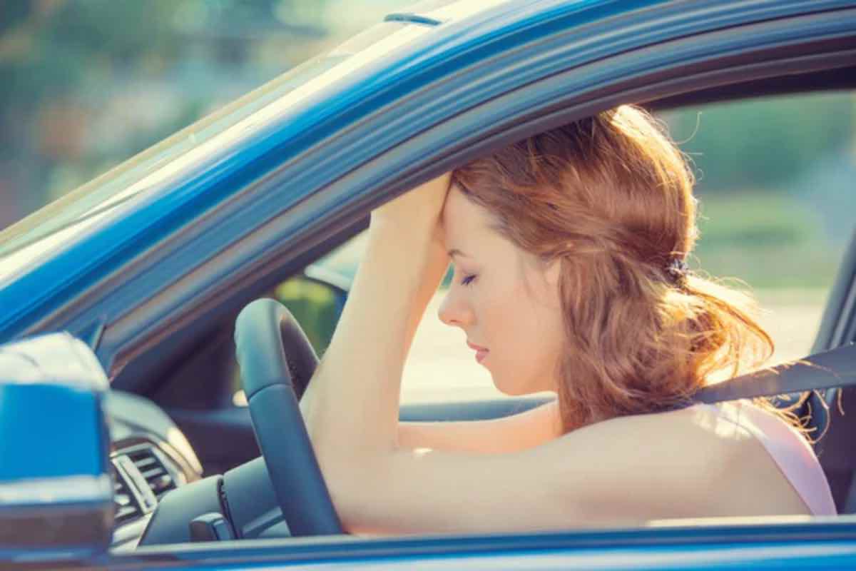 Hai prestato l’auto? 750€ di multa e addio assicurazione: ti fanno a pezzi