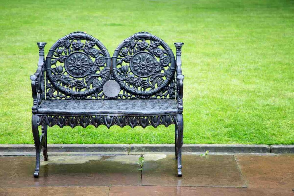 De ce să le aruncăm după un singur sezon, când foarte puțin este suficient pentru a avea grijă de mobilierul exterior? Faceți acest lucru și durează pentru totdeauna