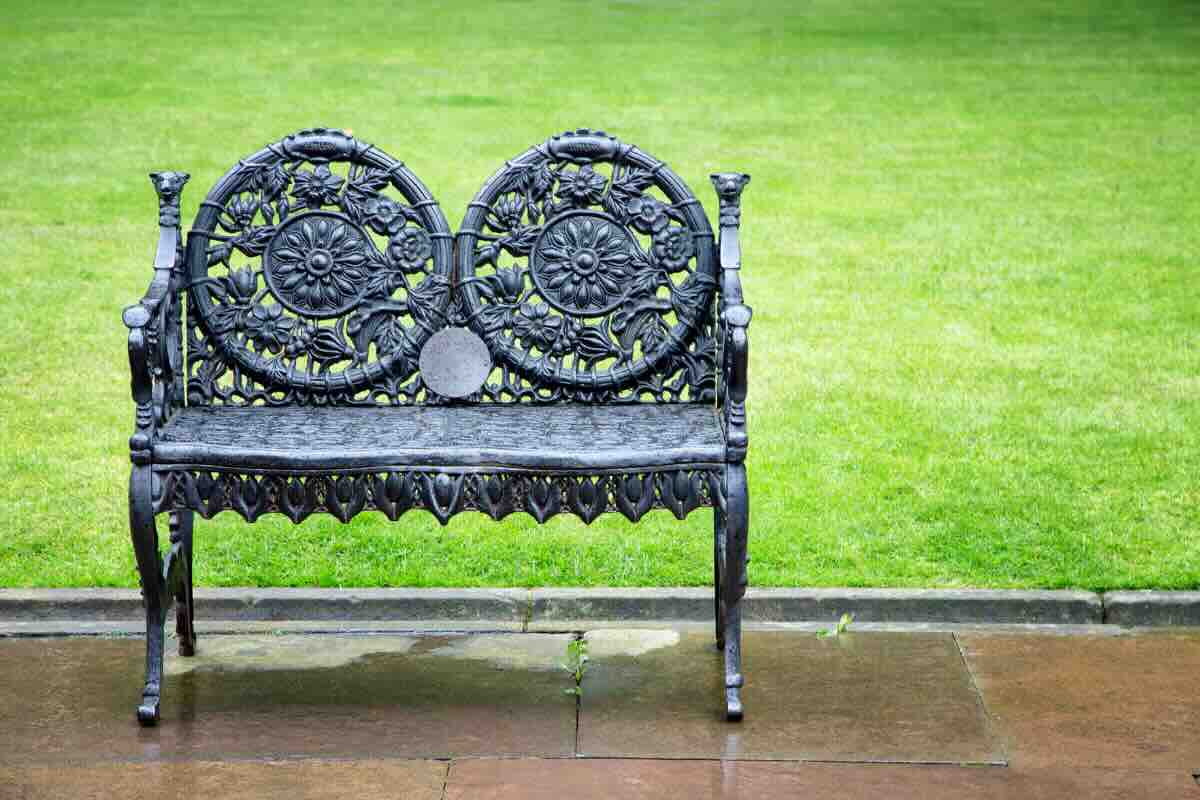 De ce să le aruncăm după un singur sezon, când foarte puțin este suficient pentru a avea grijă de mobilierul exterior? Faceți acest lucru și durează pentru totdeauna