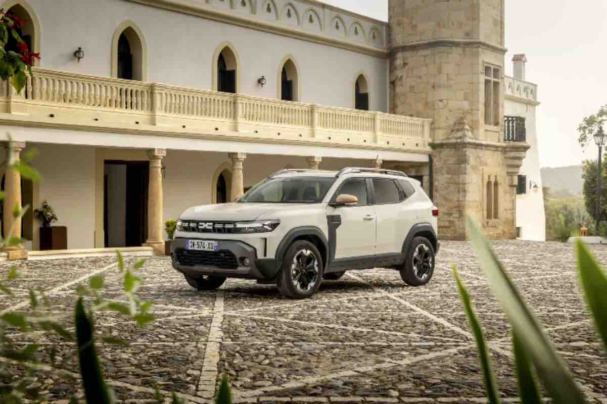 Jeep Avenger contro Dacia Duster: sfida finale tra i B-Suv, qual è migliore